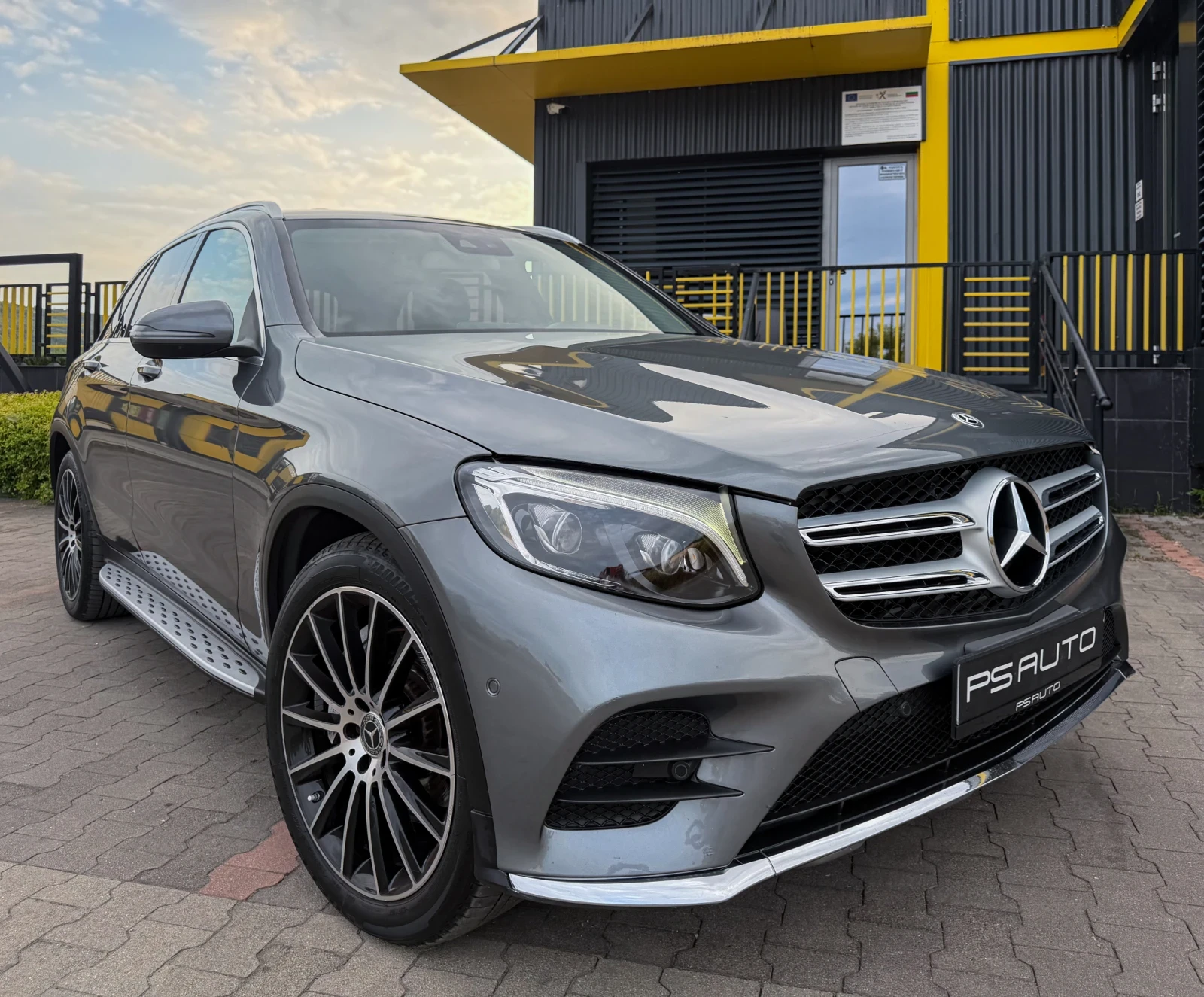 Mercedes-Benz GLC 250 AMG / 4x4 / Multibeam / Burmester / 2 КЛЮЧА , снимка 3 - Автомобили и джипове - 55657484