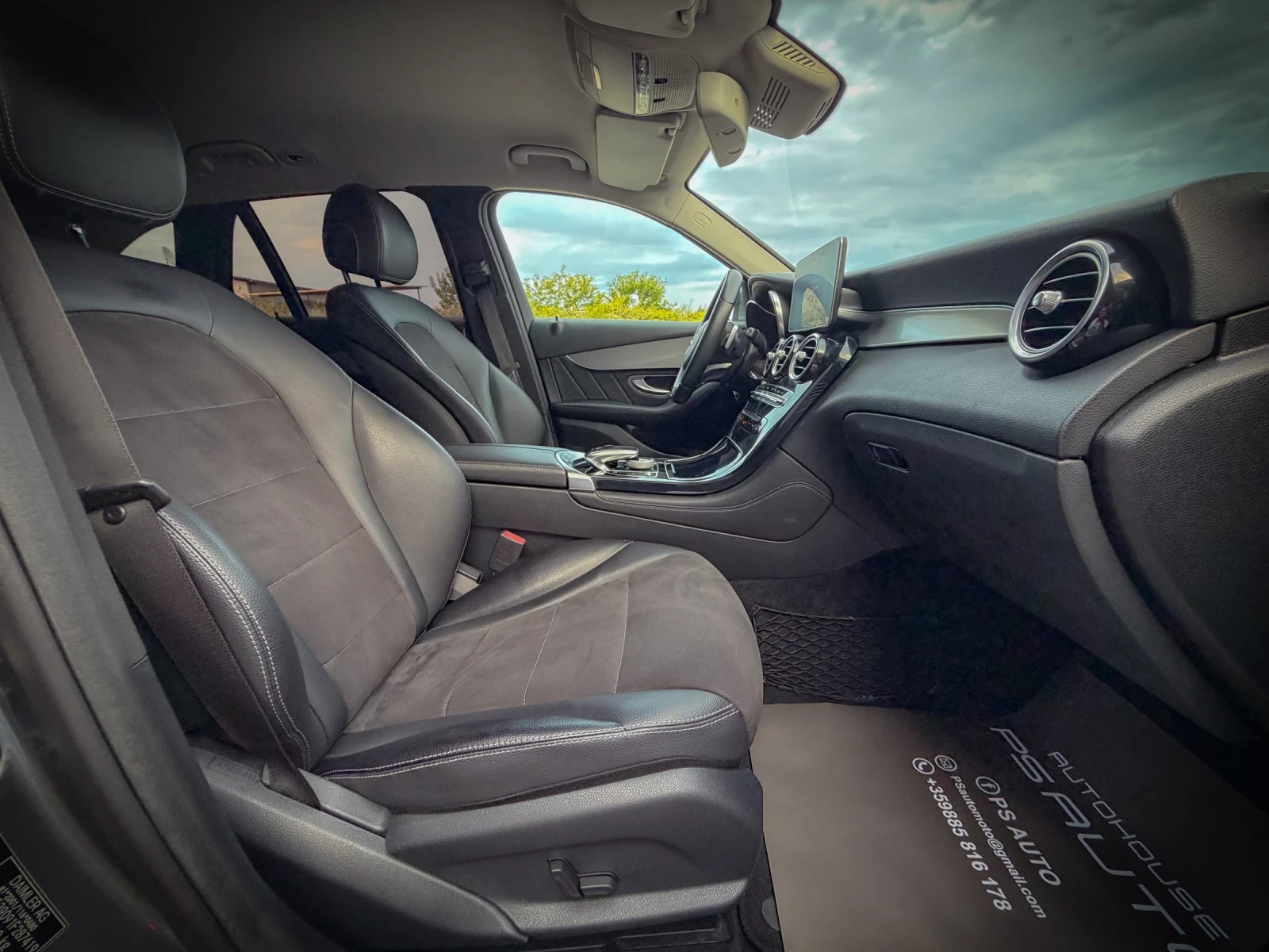 Mercedes-Benz GLC 250 AMG / 4x4 / Multibeam / Burmester / 2 КЛЮЧА , снимка 12 - Автомобили и джипове - 55657484