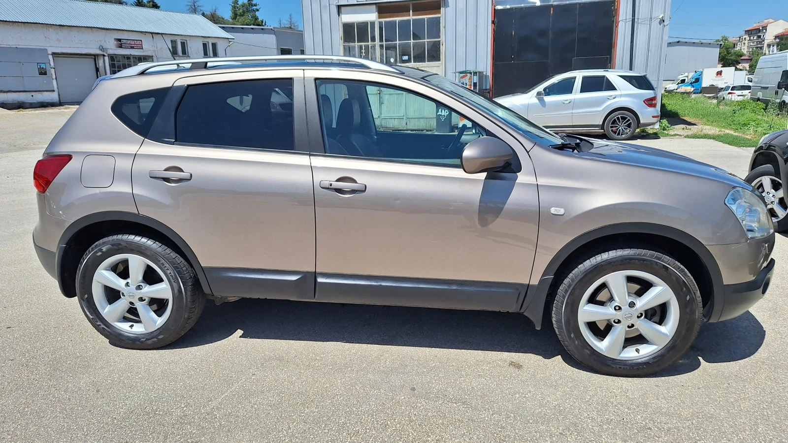 Nissan Qashqai Tekna 4x4, снимка 3 - Автомобили и джипове - 55739748