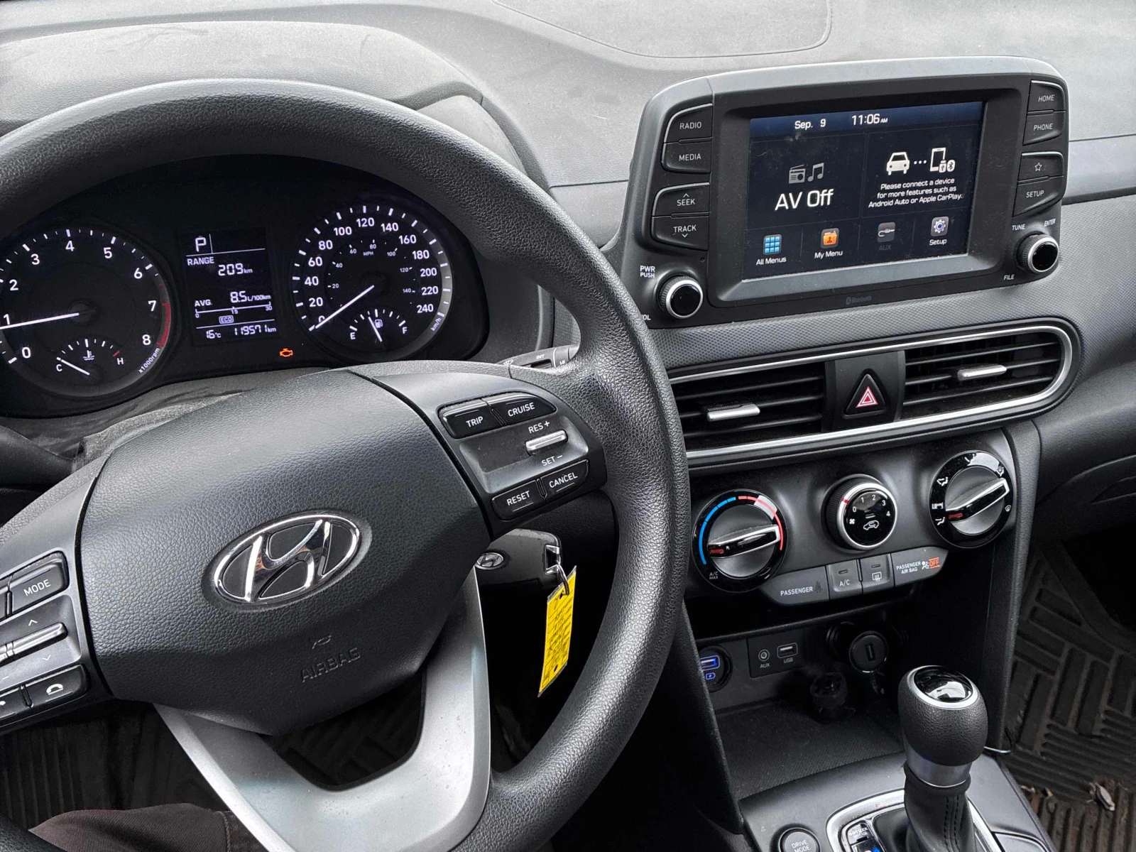 Hyundai Kona * Essential * CARFAX * БЕЗ ПЪРВОНАЧАЛНА ВНОСКА, снимка 9 - Автомобили и джипове - 56126021