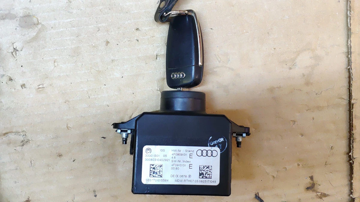 Патрон за палене с ключ AUDI A6 4F C6 4f0909131