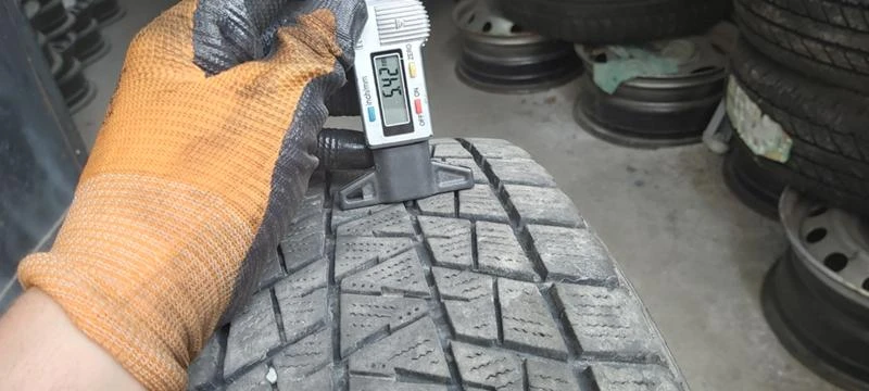 Гуми Зимни 215/70R16, снимка 3 - Гуми и джанти - 33034086