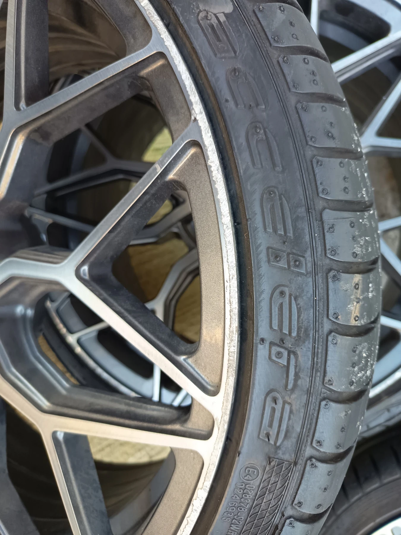 ���� � ������ 265/30R20 | Mobile.bg � ����������� 4
