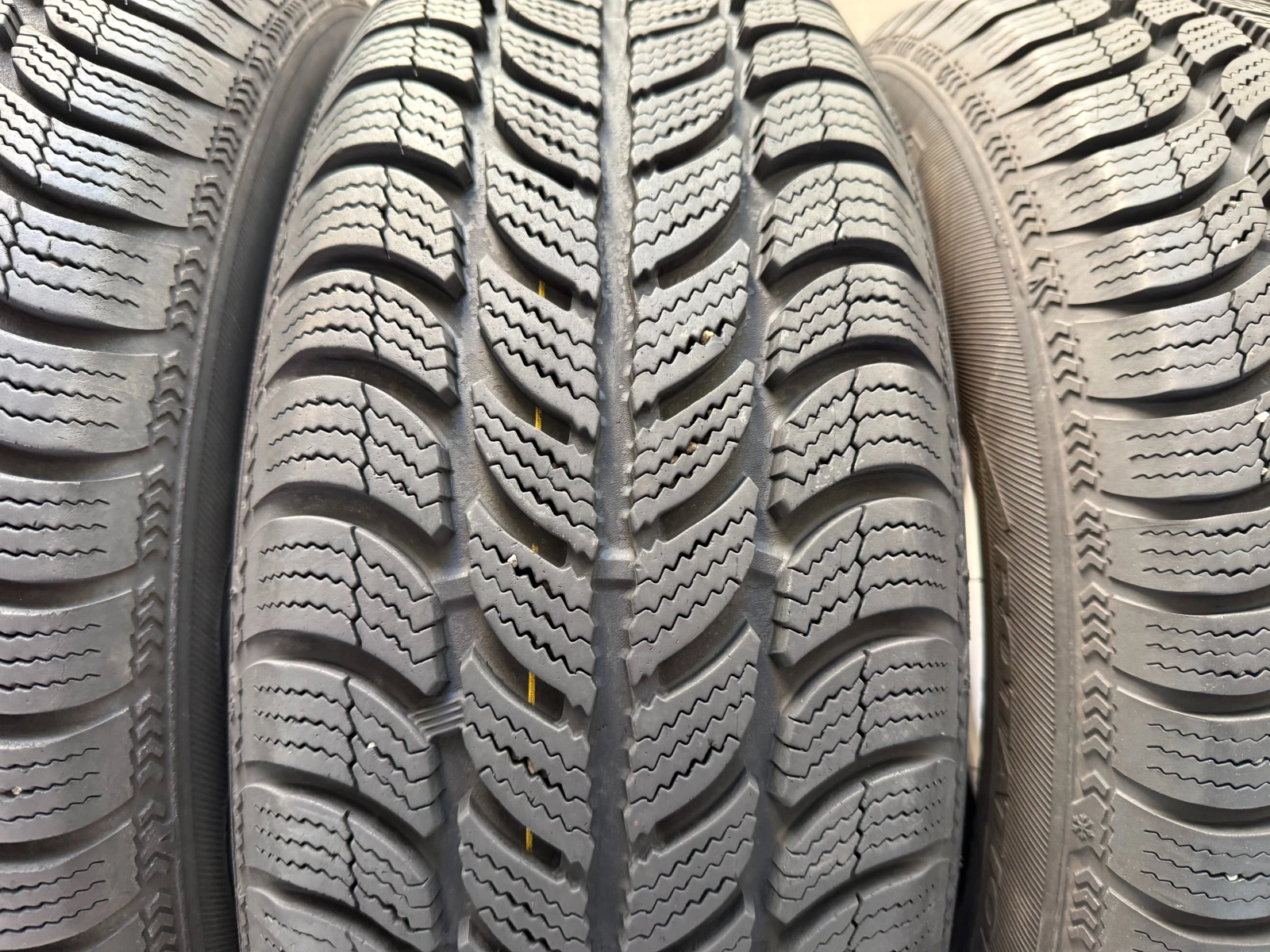 Гуми Зимни 195/65R15, снимка 6 - Гуми и джанти - 56071957