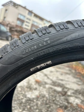 Гуми Зимни 225/40R18, снимка 4 - Гуми и джанти - 48797951