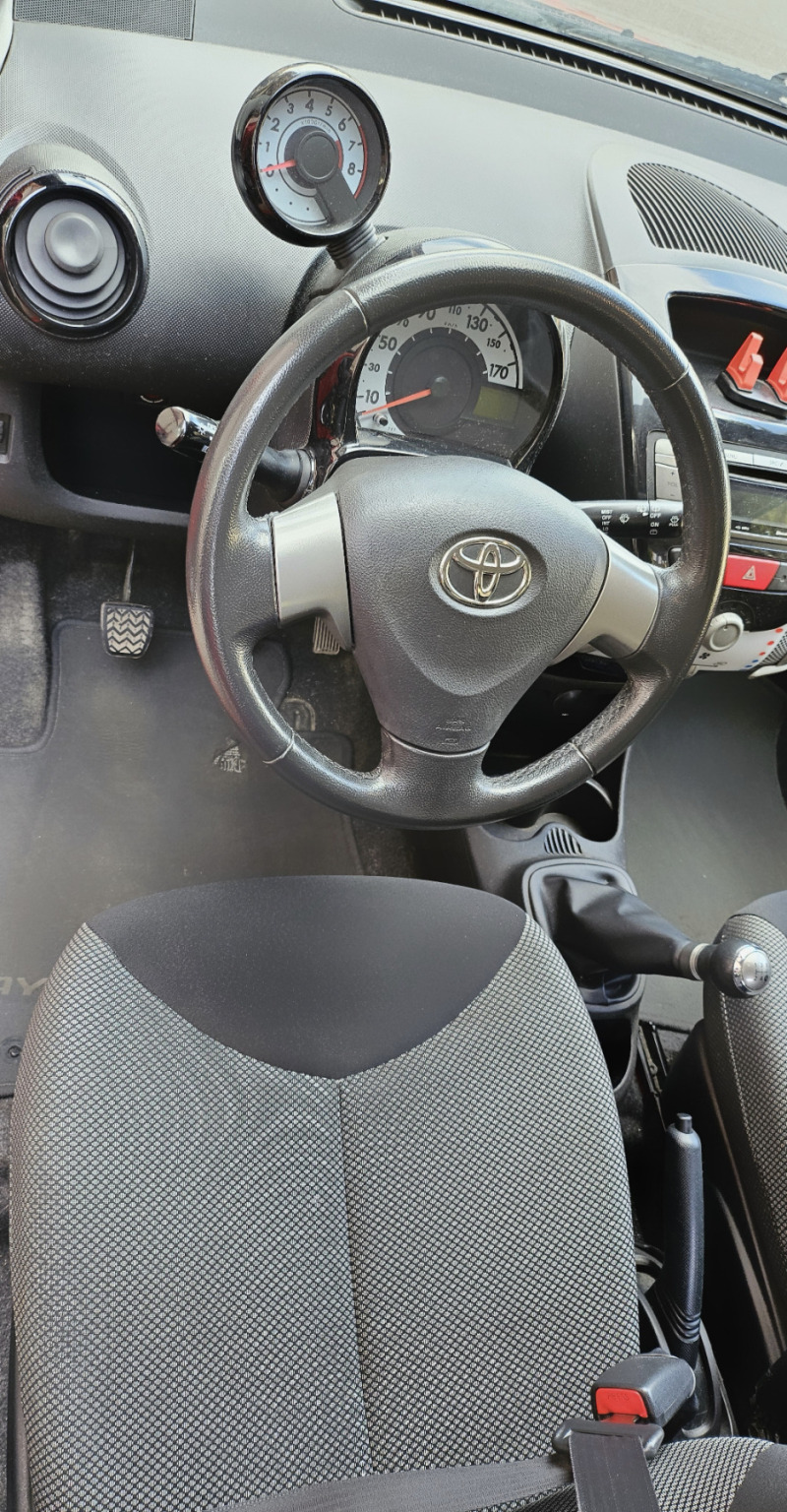 Toyota Aygo, снимка 13 - Автомобили и джипове - 46175324