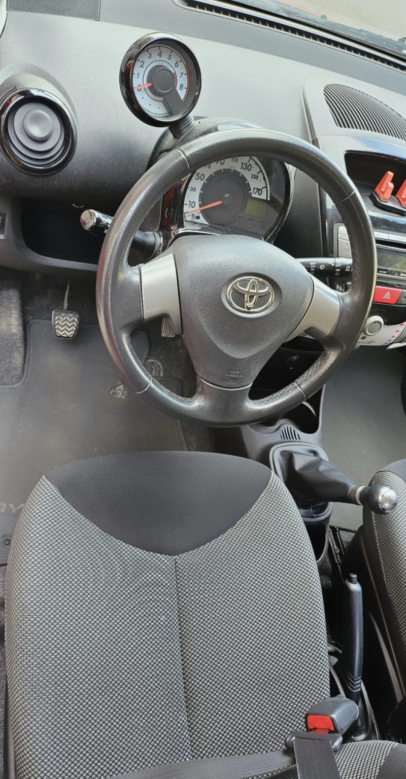 Toyota Aygo, снимка 14 - Автомобили и джипове - 49229137