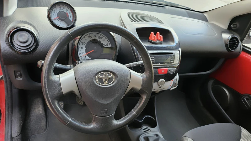 Toyota Aygo, снимка 10 - Автомобили и джипове - 47065319