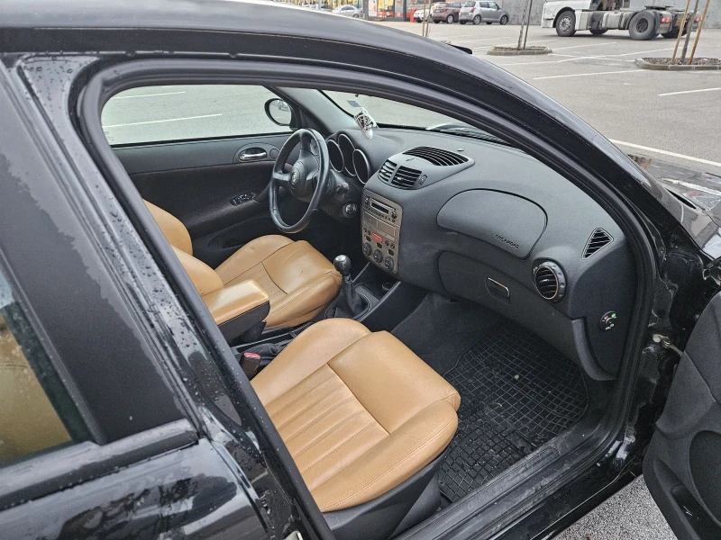 Alfa Romeo 147 1.9 JTD, снимка 9 - Автомобили и джипове - 48465500