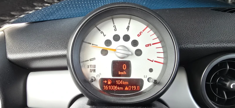 Mini D one 1.6D WIRELESS CAR PLAY/ANDROID AUTO/WAZE/AI, снимка 11 - Автомобили и джипове - 51468810