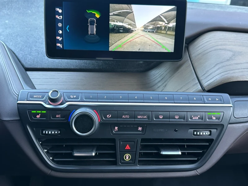 BMW i3 ГАРАНЦИЯ* ПАНОРАМА* ДИСТРОНИК* КОЖА* ПОДГРЕВ* HARM, снимка 9 - Автомобили и джипове - 52147547