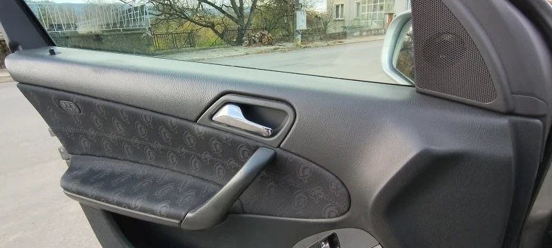 Mercedes-Benz C 220, снимка 7 - Автомобили и джипове - 52548407