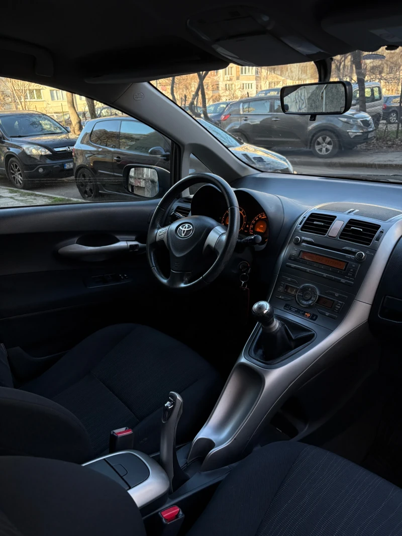 Toyota Auris 1.6, снимка 11 - Автомобили и джипове - 52796438