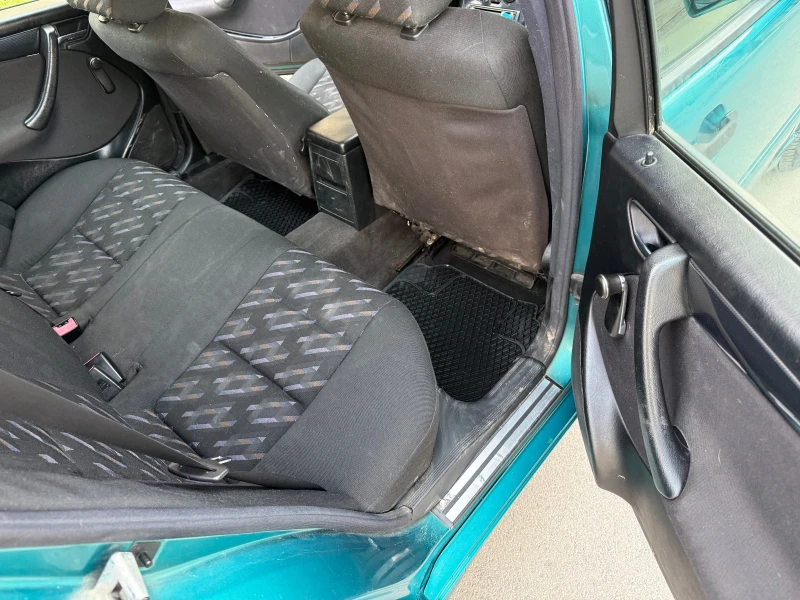 Mercedes-Benz C 220 CDi, снимка 11 - Автомобили и джипове - 53126065