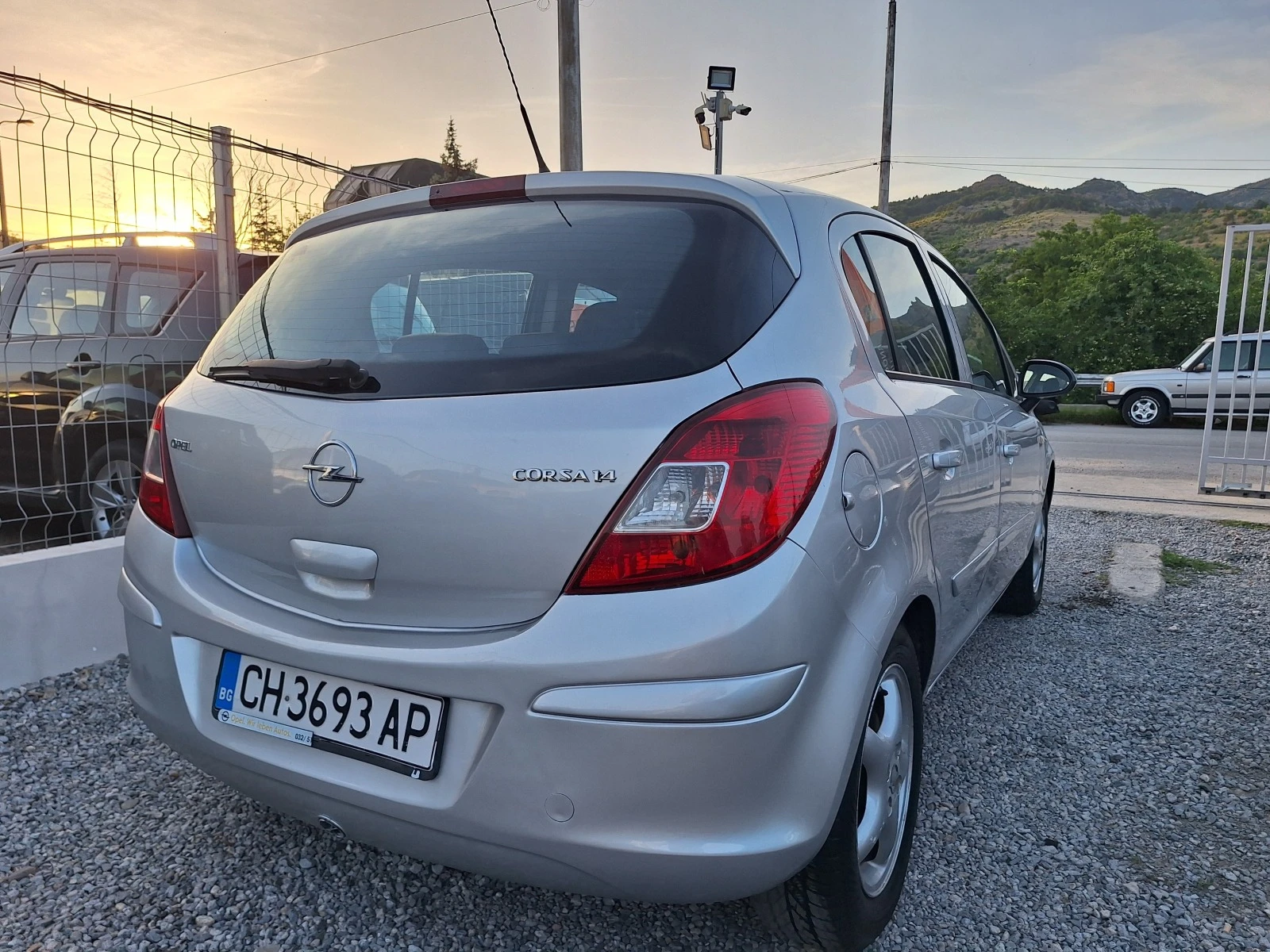 Opel Corsa 1.4 GPL напално обслужен  - изображение 5