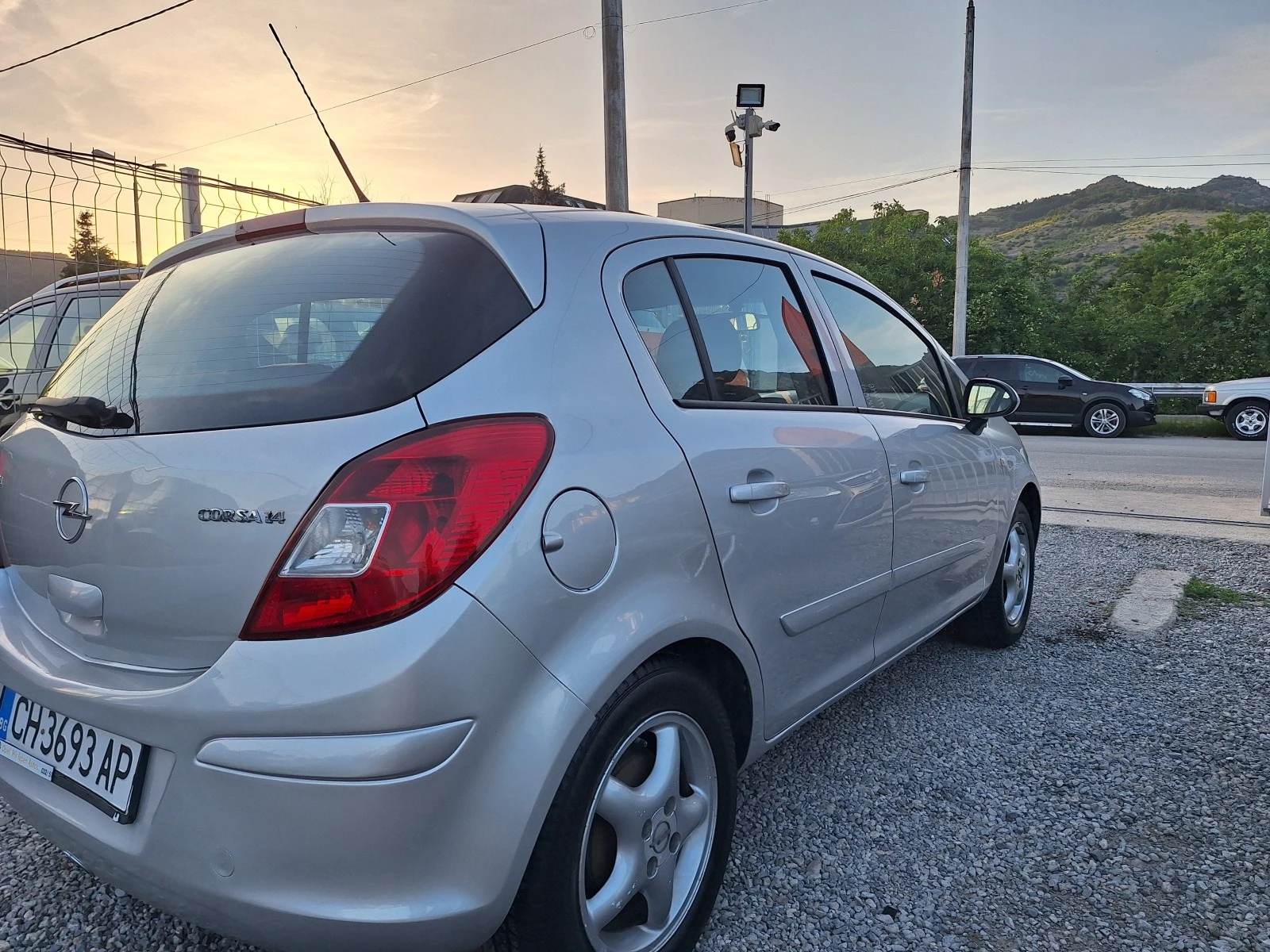 Opel Corsa 1.4 GPL напално обслужен  - изображение 4