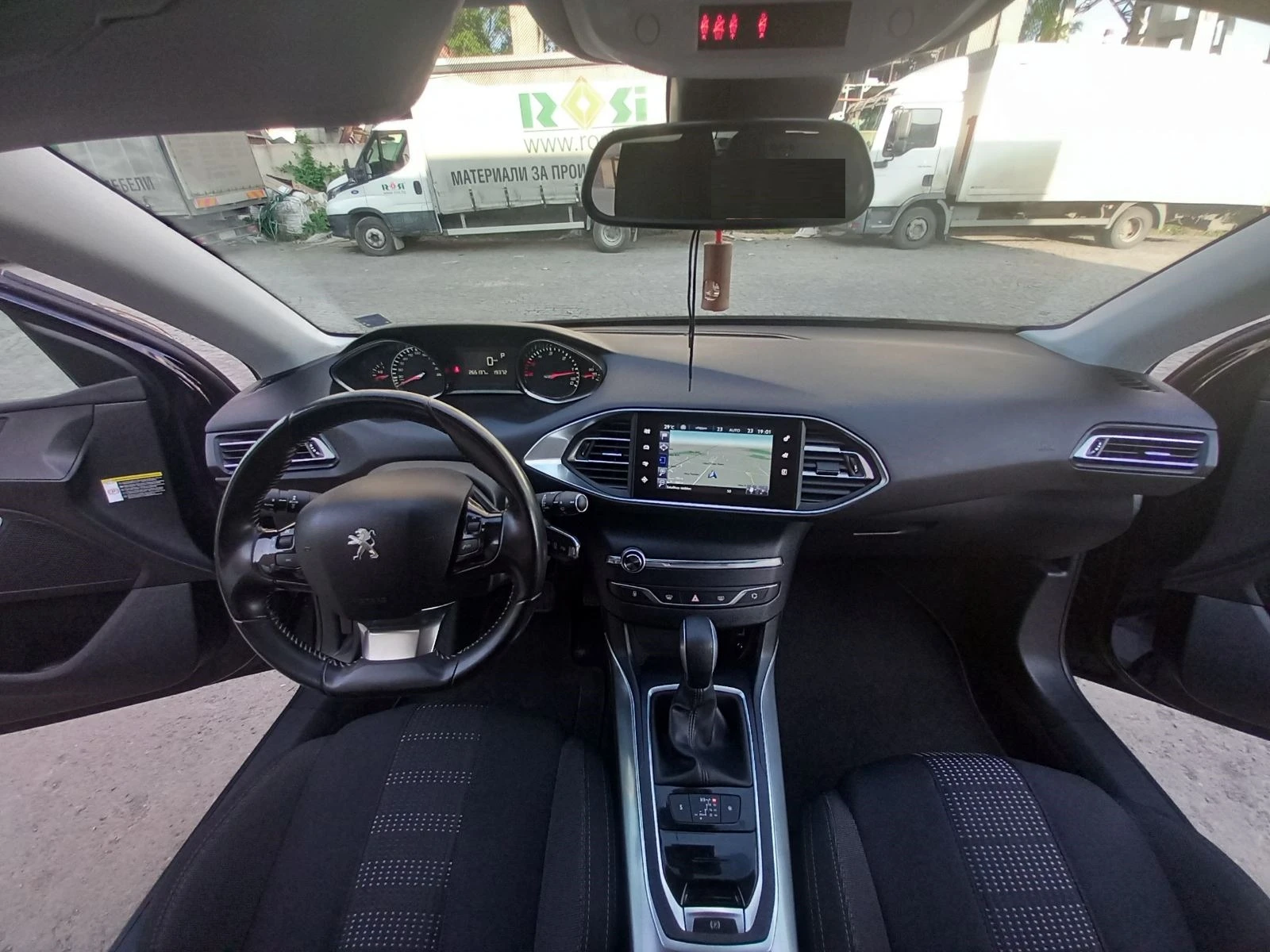 Peugeot 308  2.0 HDI Allure - изображение 10