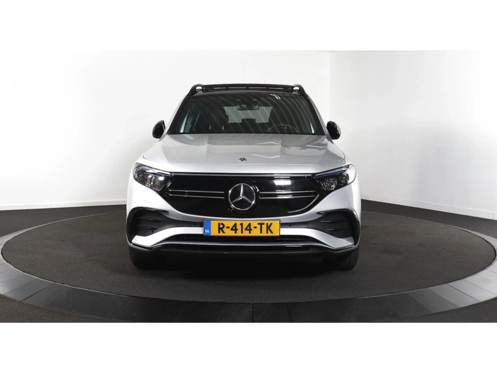 Mercedes-Benz EQB  300 AMG line 4MATIC  - изображение 8