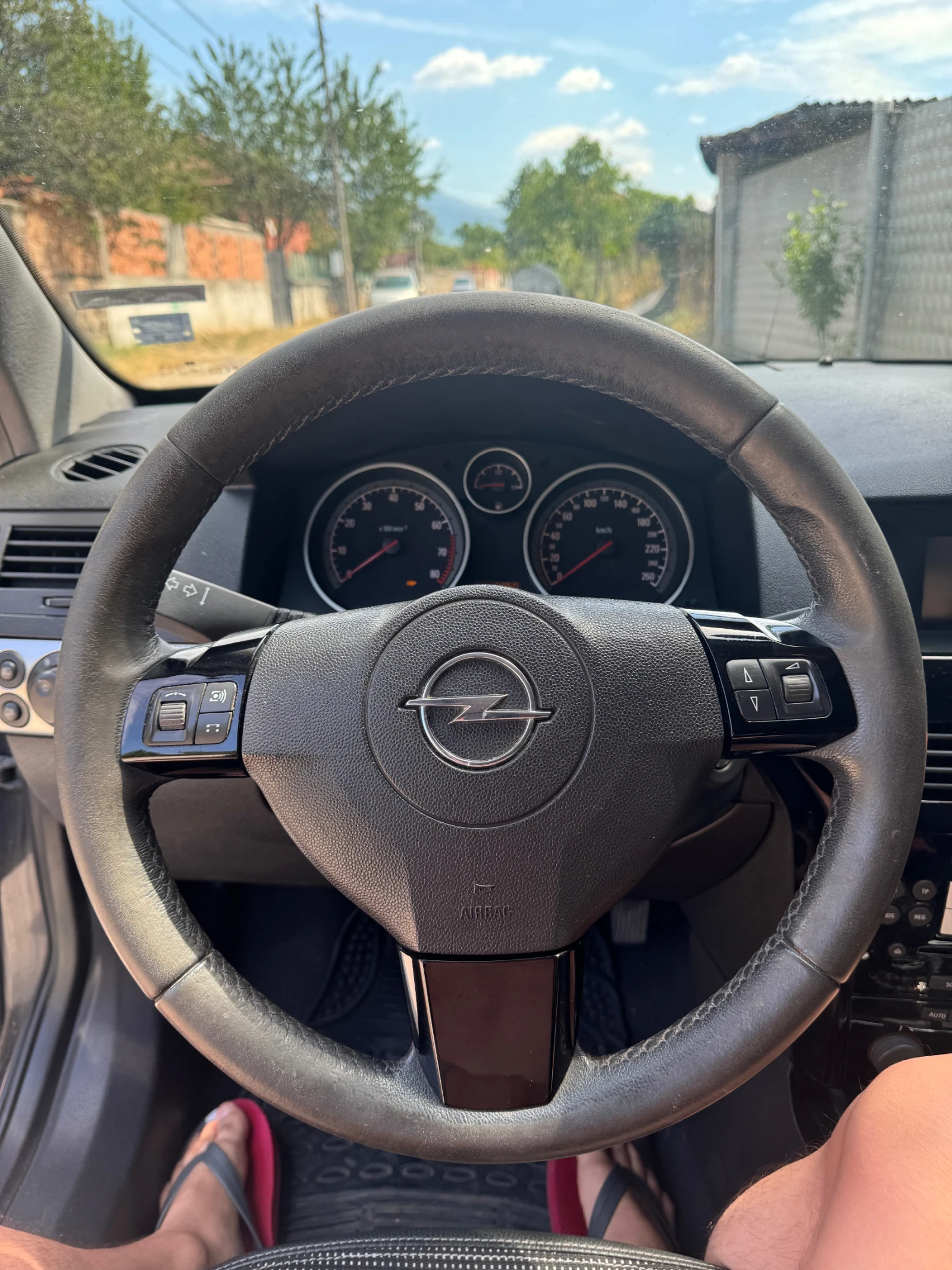 Opel Astra 1.6 turbo GTC - изображение 6