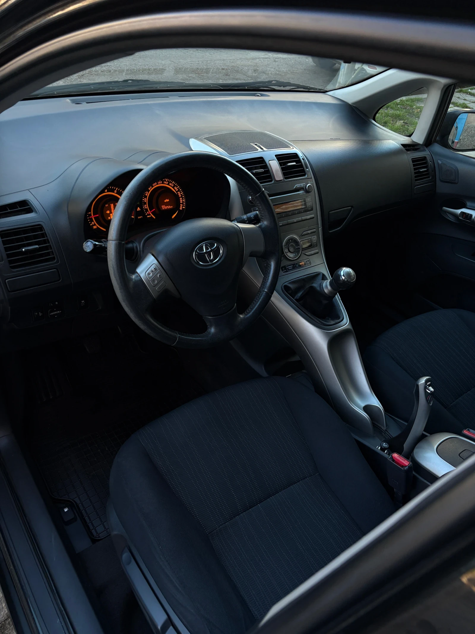 Toyota Auris 1.6 VVT-I - изображение 9