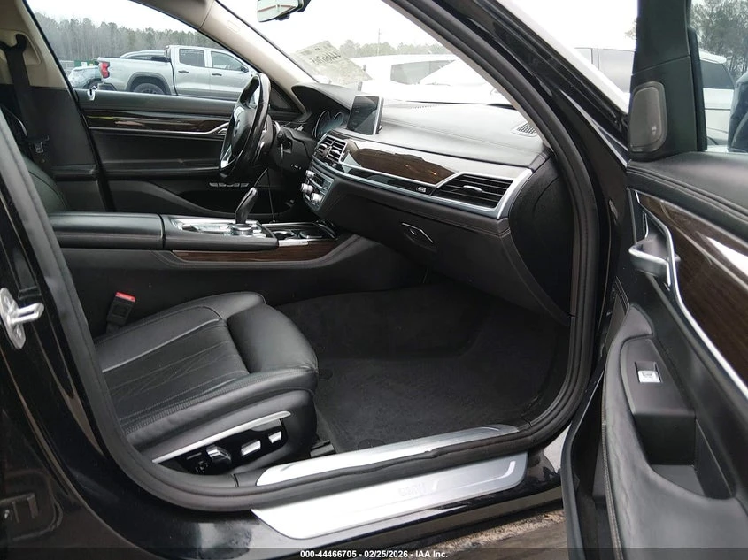 BMW 750 4.4l I, снимка 5 - Автомобили и джипове - 54047376