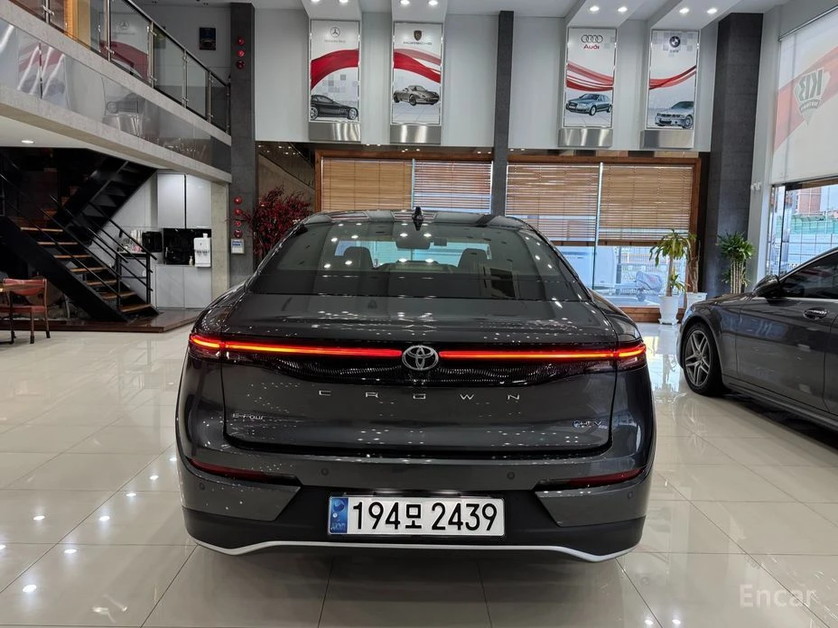 Toyota Crown, снимка 4 - Автомобили и джипове - 54110665