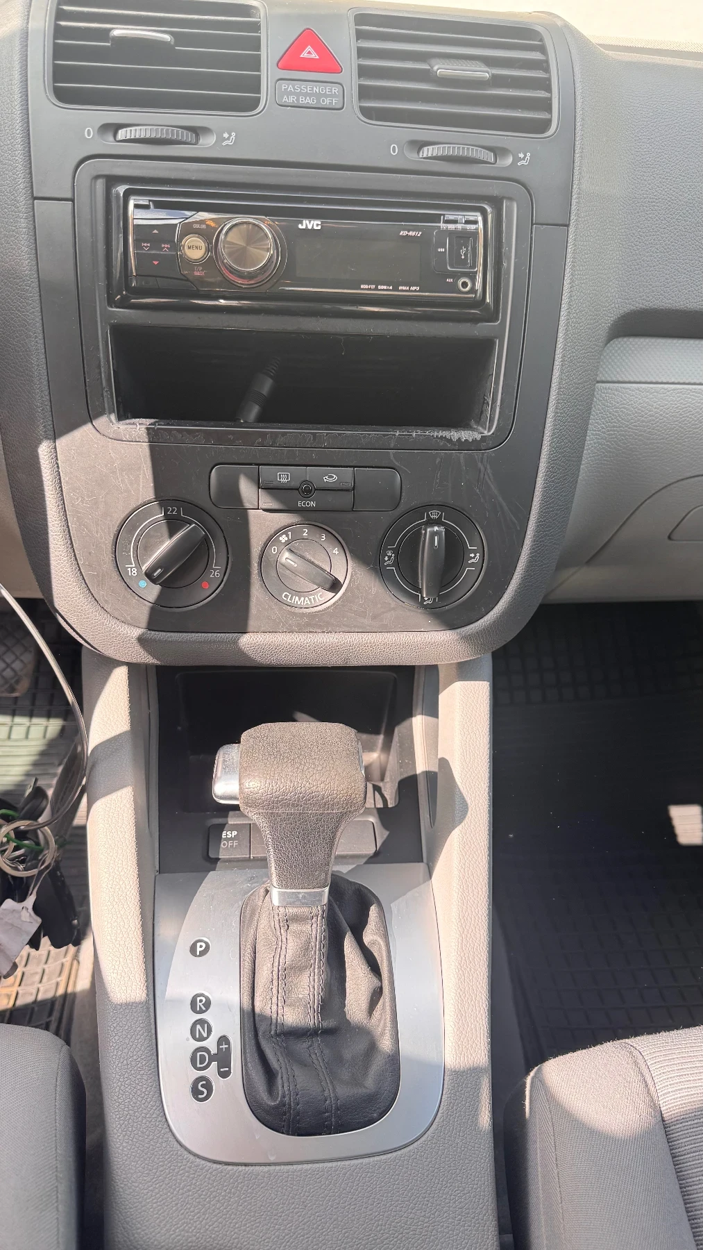 VW Golf 1.6, снимка 10 - Автомобили и джипове - 54953487