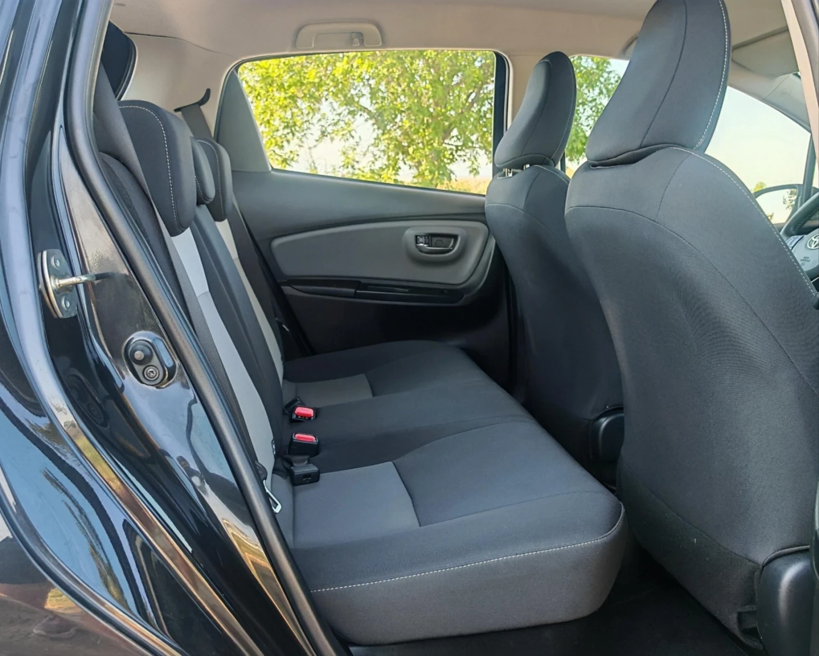 Toyota Yaris 1.5 ХИБРИД 101  К.С. СЕРВИЗНА! БЕЗ АНАЛОГ!!!, снимка 12 - Автомобили и джипове - 55480177