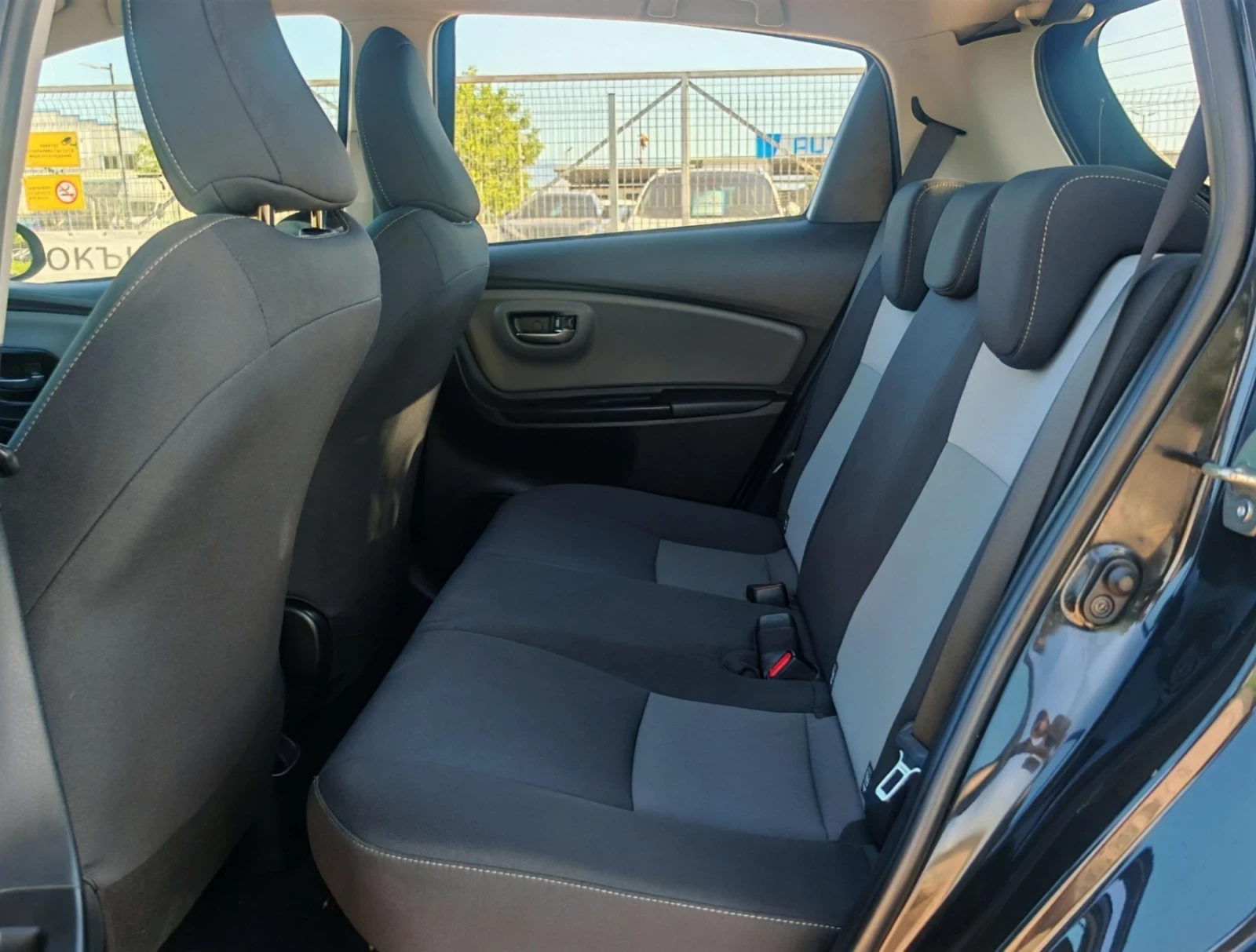 Toyota Yaris 1.5 ХИБРИД 101  К.С. СЕРВИЗНА! БЕЗ АНАЛОГ!!!, снимка 13 - Автомобили и джипове - 55480177