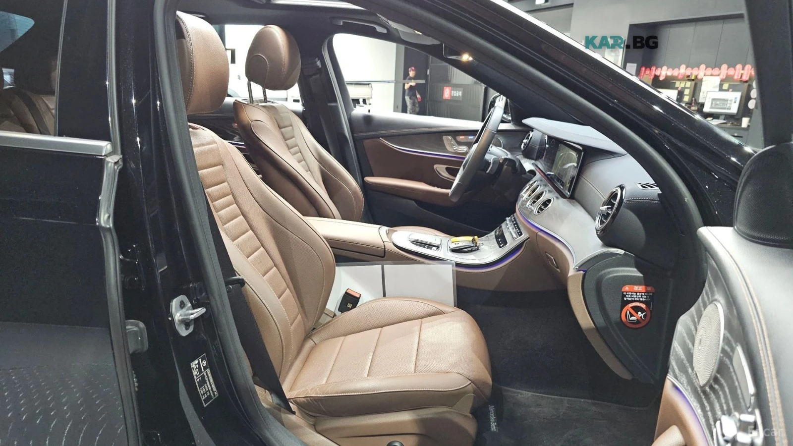 Mercedes-Benz E 350 4MATIC/EXCLUSIVE/DRIVE-ASSISTS/SUNROOF, снимка 14 - Автомобили и джипове - 55728696