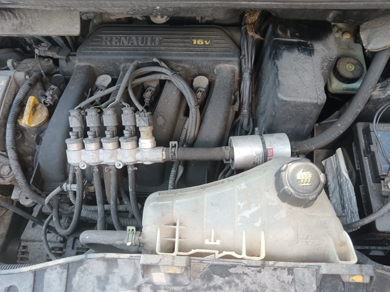Renault Kangoo 1.6 Benzin-Gas, снимка 11 - Автомобили и джипове - 55937941