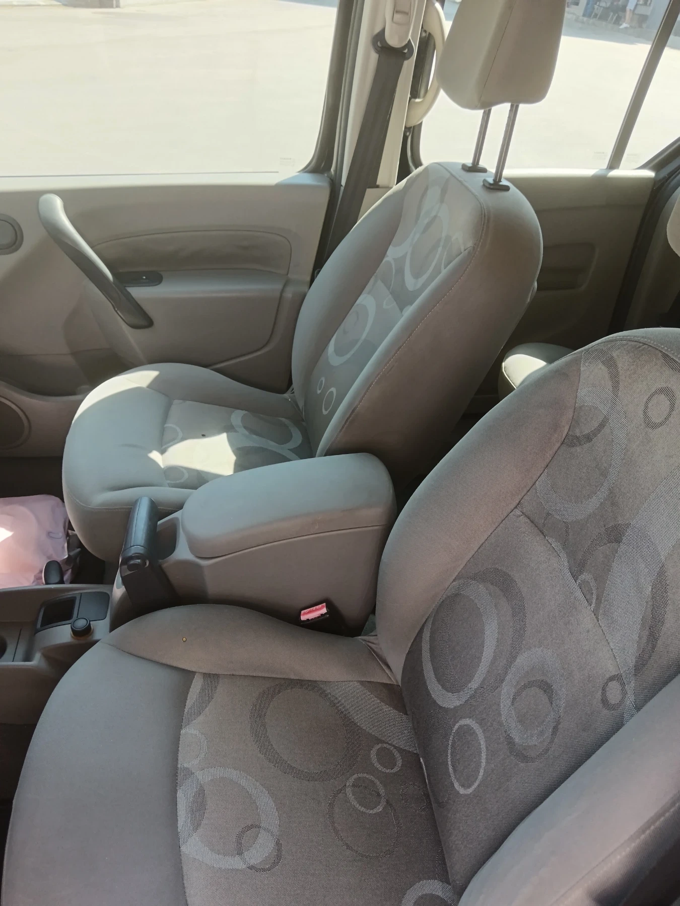 Renault Kangoo 1.6 Benzin-Gas, снимка 9 - Автомобили и джипове - 55937941