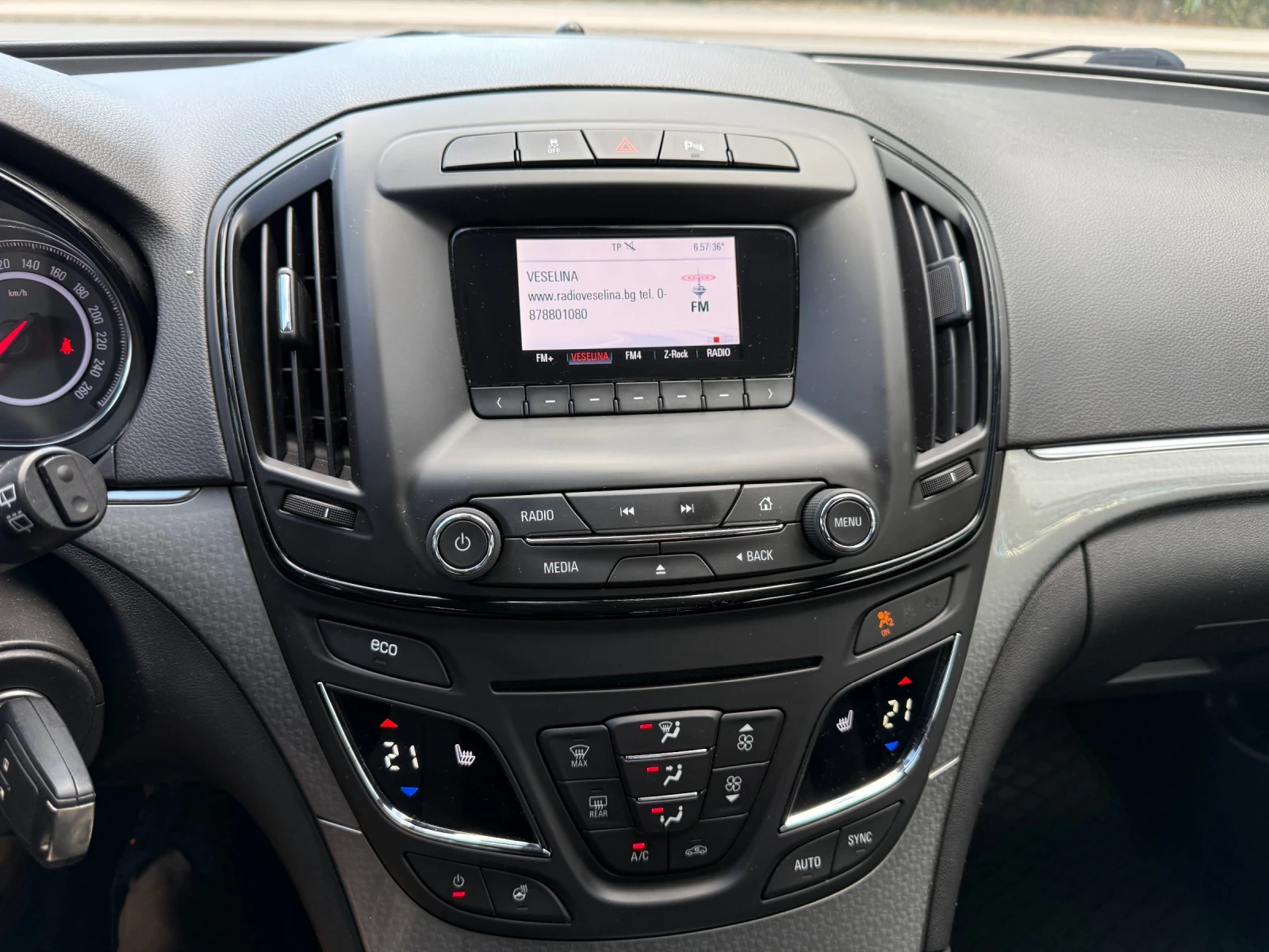 Opel Insignia 2.0 CDTi 136HP, снимка 16 - Автомобили и джипове - 55943930