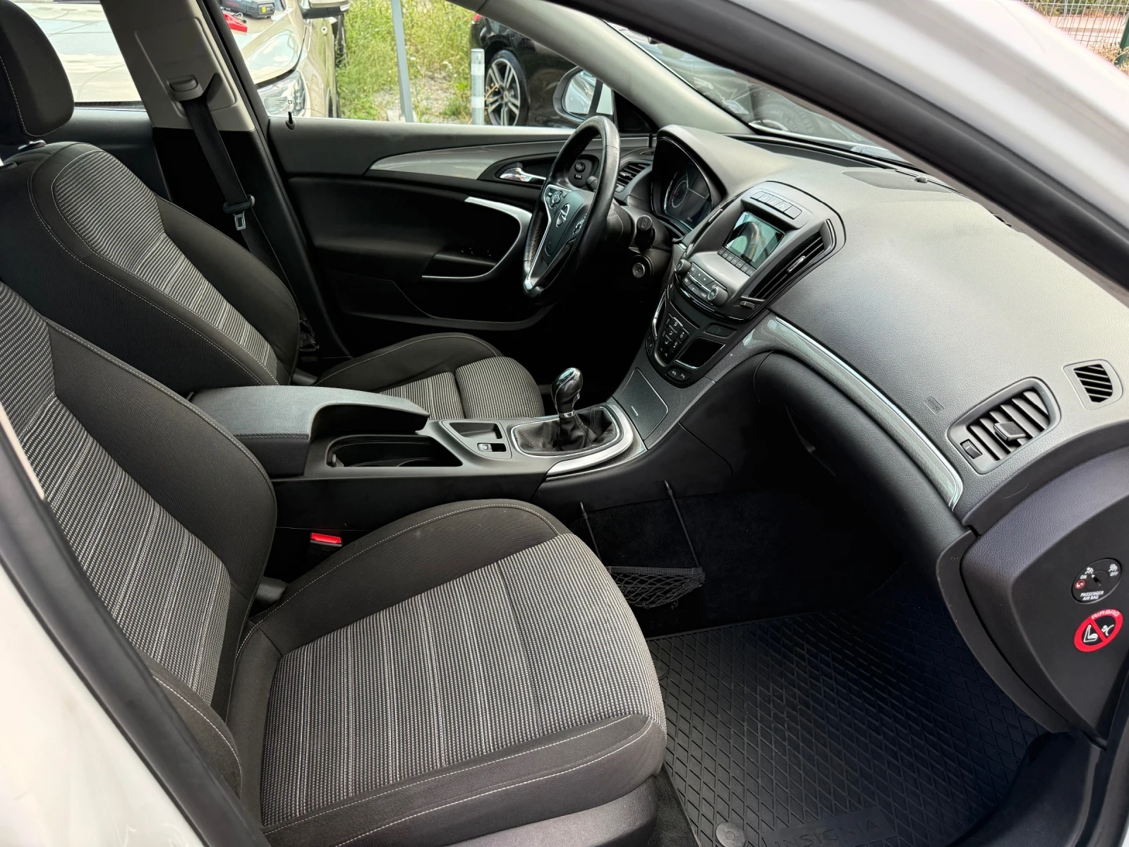 Opel Insignia 2.0 CDTi 136HP, снимка 12 - Автомобили и джипове - 55943930