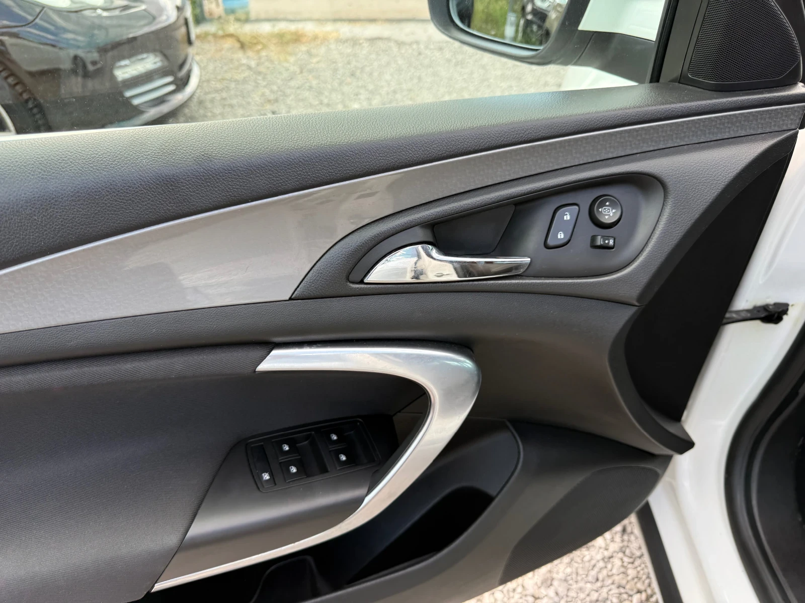 Opel Insignia 2.0 CDTi 136HP, снимка 15 - Автомобили и джипове - 55943930
