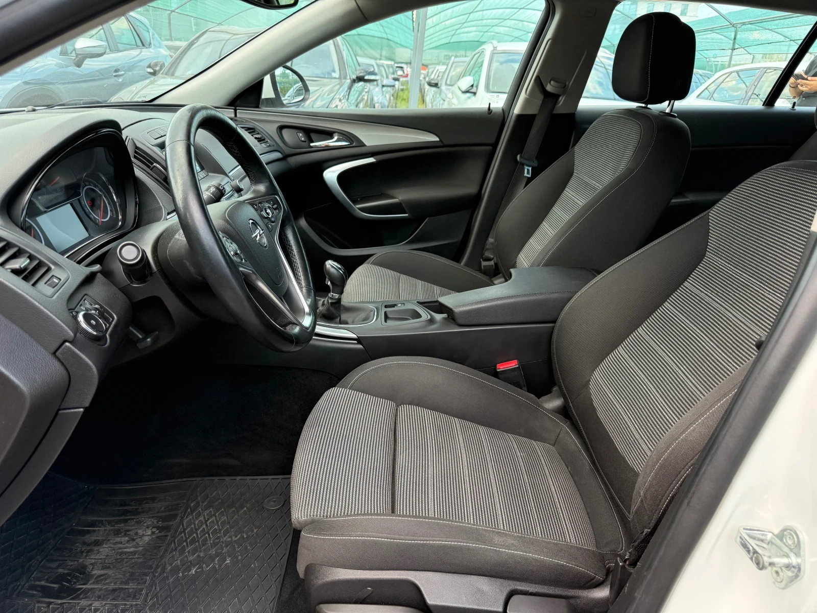Opel Insignia 2.0 CDTi 136HP, снимка 7 - Автомобили и джипове - 55943930