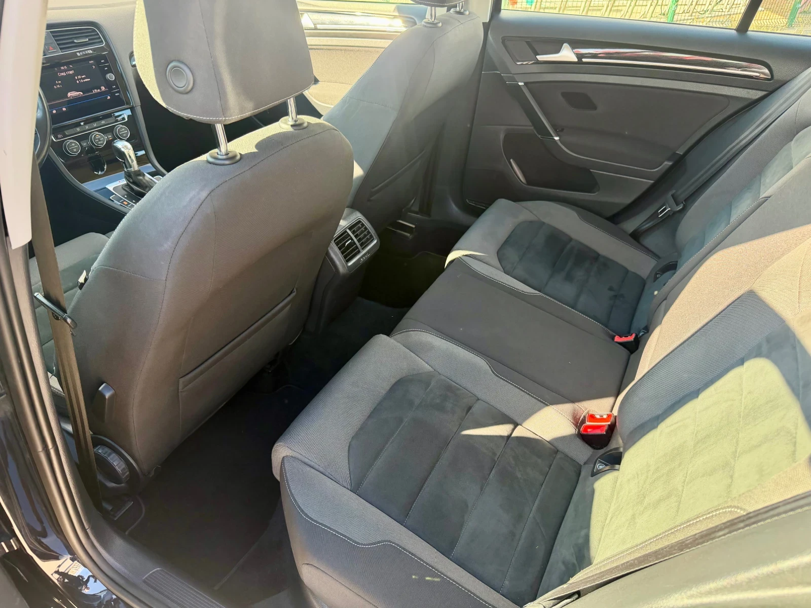 VW Golf 2.0TDI 150k DIGITAL COKPIT 4x4, снимка 7 - Автомобили и джипове - 56642659