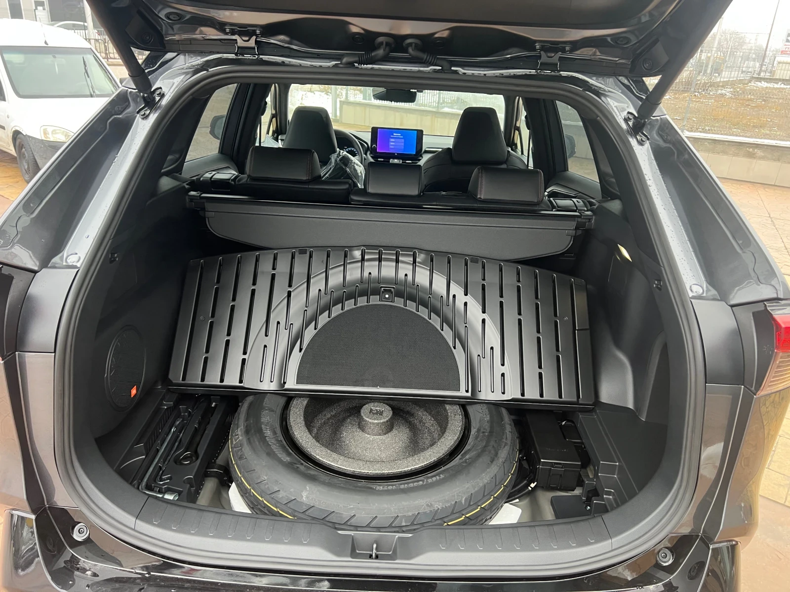 Toyota Rav4 PHEV STYLE BI-TONE - изображение 10