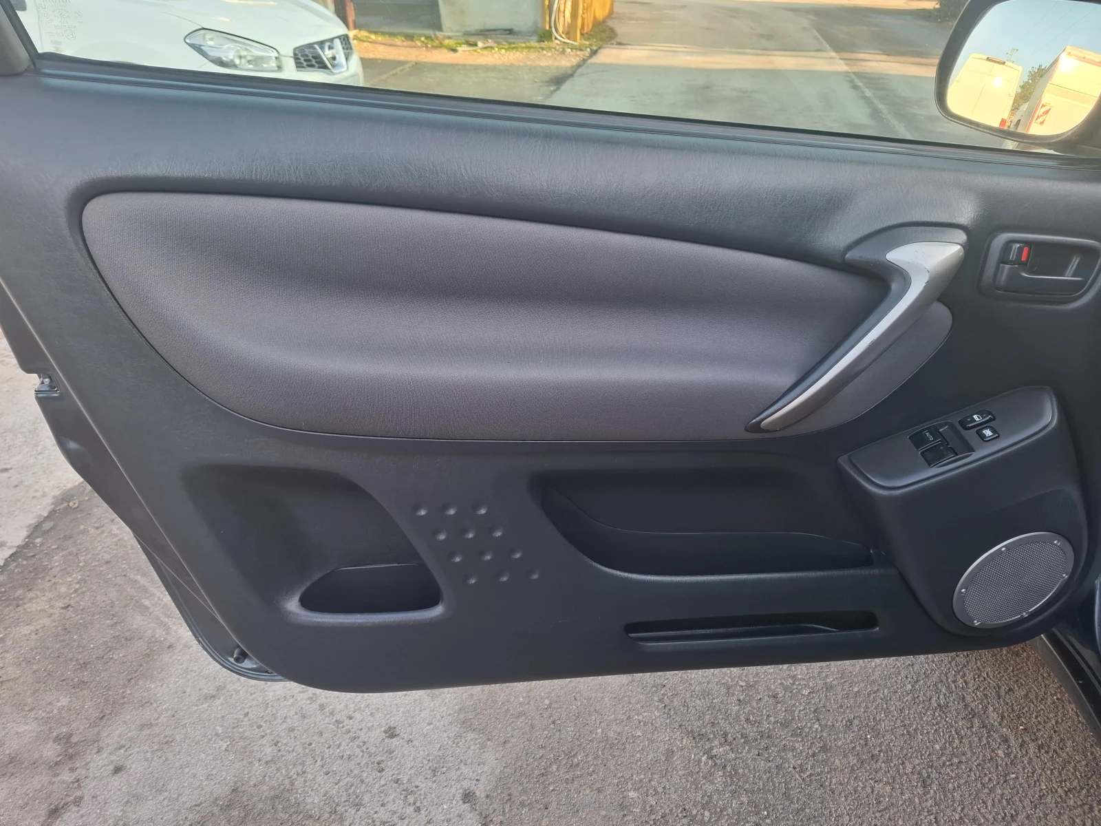 Toyota Rav4 2.0D4D 4х4 119000км!!! - изображение 8