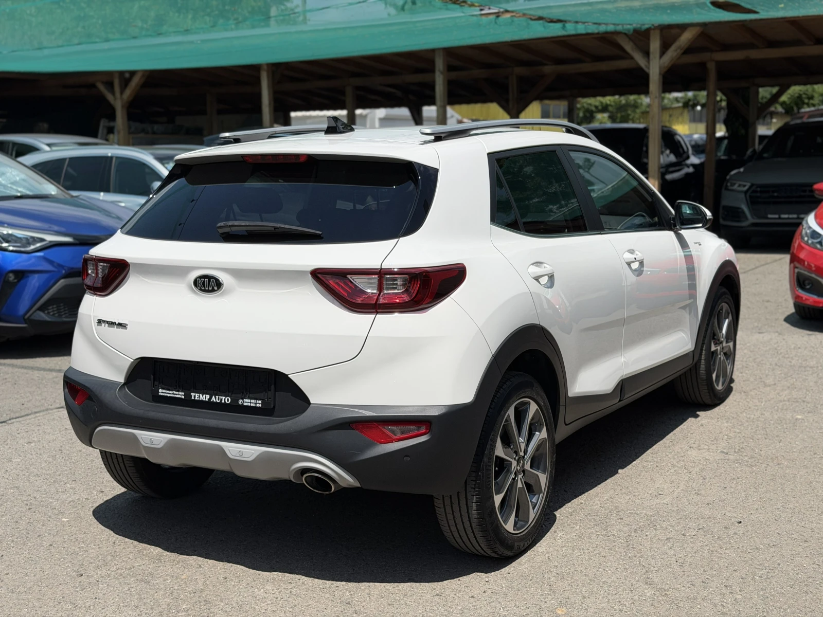 Kia Stonic 1.4i* 99к.с.* С ПЪЛНА СЕРВИЗНА ИСТОРИЯ В KIA , снимка 3 - Автомобили и джипове - 55002130