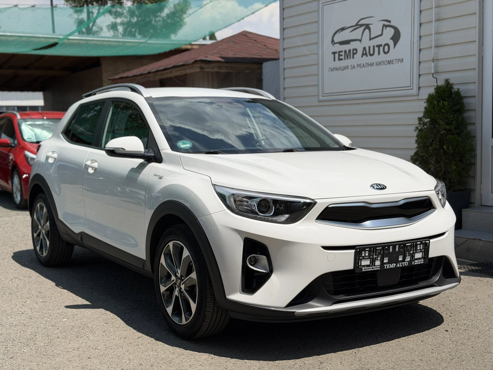 Kia Stonic 1.4i* 99к.с.* С ПЪЛНА СЕРВИЗНА ИСТОРИЯ В KIA , снимка 2 - Автомобили и джипове - 55002130