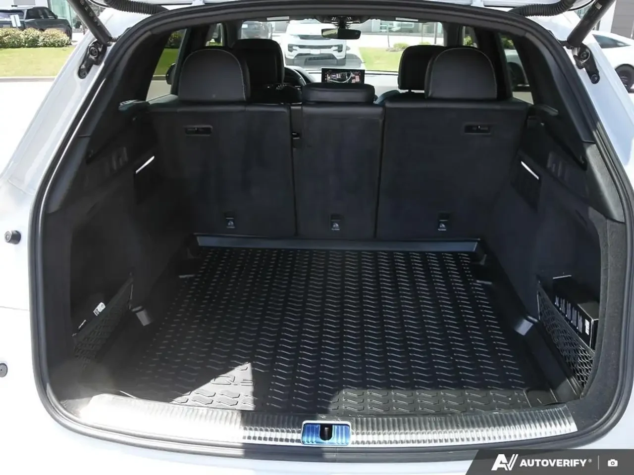 Audi SQ5, снимка 13 - Автомобили и джипове - 56181152