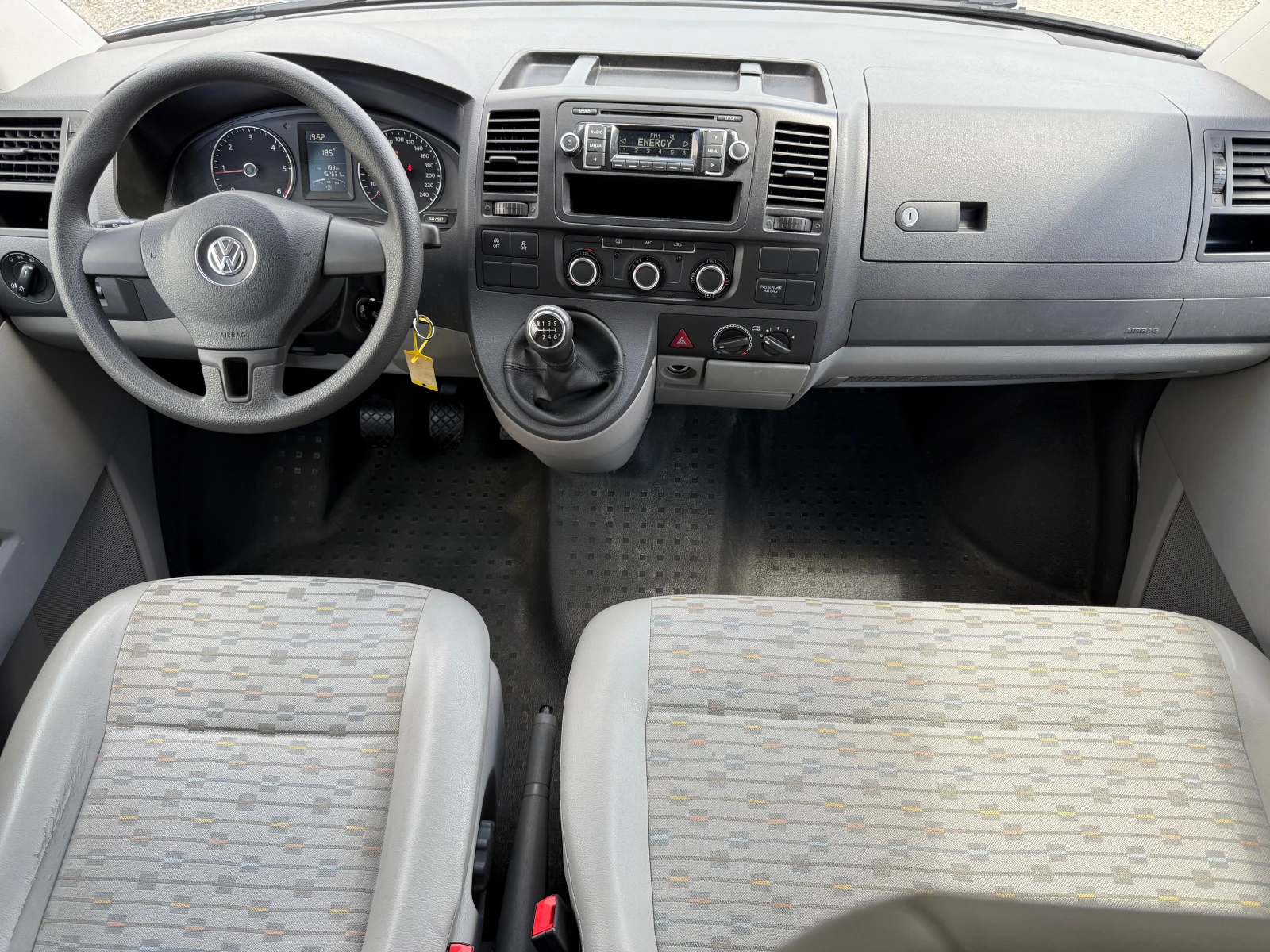 VW T5 2.0tdi 4Motion/Клима/9-местен/157х.км./ЩВЕЙЦАРИЯ, снимка 15 - Бусове и автобуси - 54571335