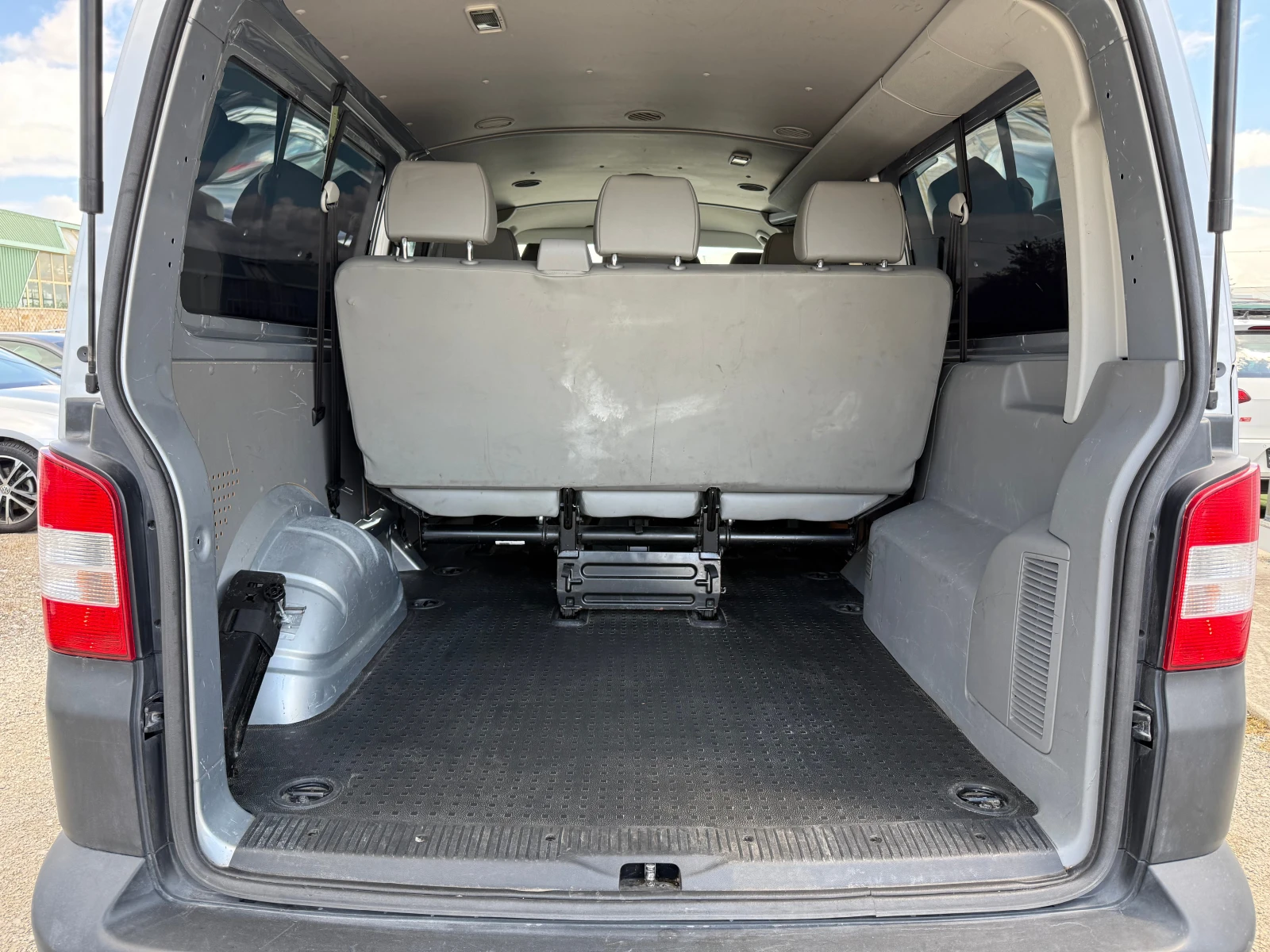 VW T5 2.0tdi 4Motion/Клима/9-местен/157х.км./ЩВЕЙЦАРИЯ, снимка 12 - Бусове и автобуси - 54571335