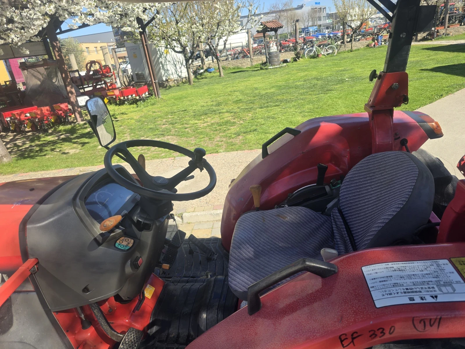 Трактор Yanmar EF 330, снимка 4 - Селскостопанска техника - 54139285