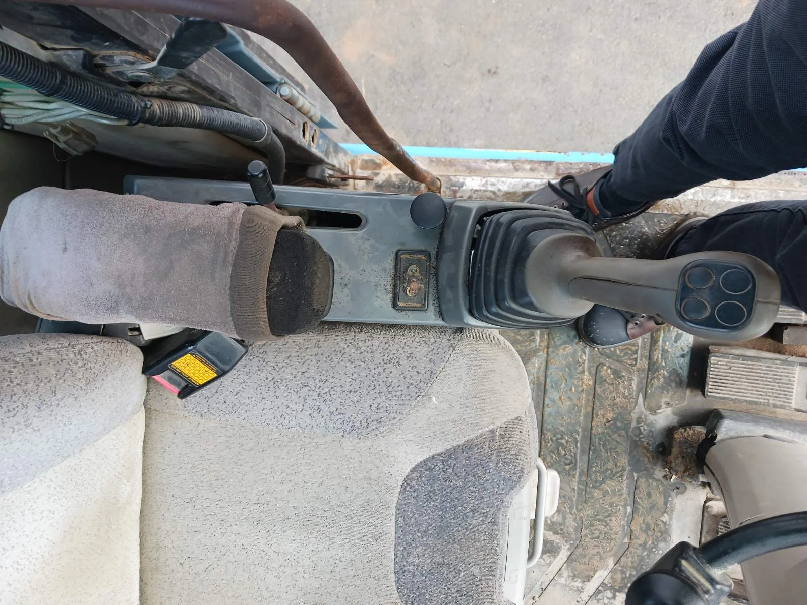  Cat M313C | Mobile.bg   13