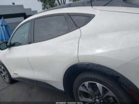 Ford Mustang Mach-E Premium AWD, снимка 7