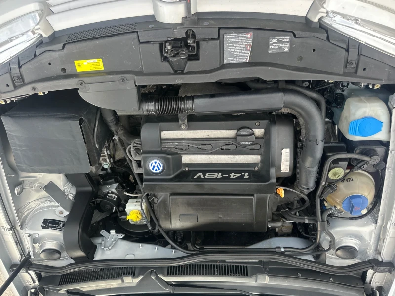 VW Golf 1.4I-75кс, снимка 15 - Автомобили и джипове - 51373224