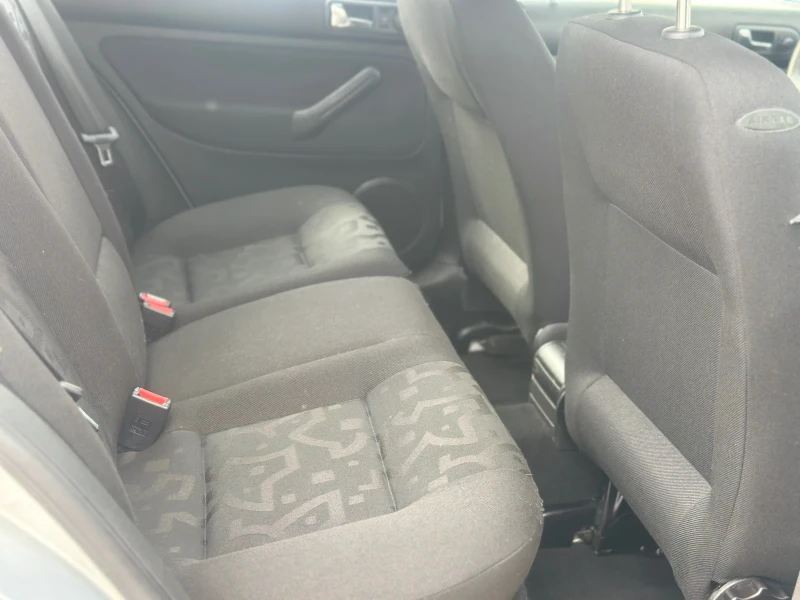 VW Golf 1.4I-75кс, снимка 9 - Автомобили и джипове - 51373224