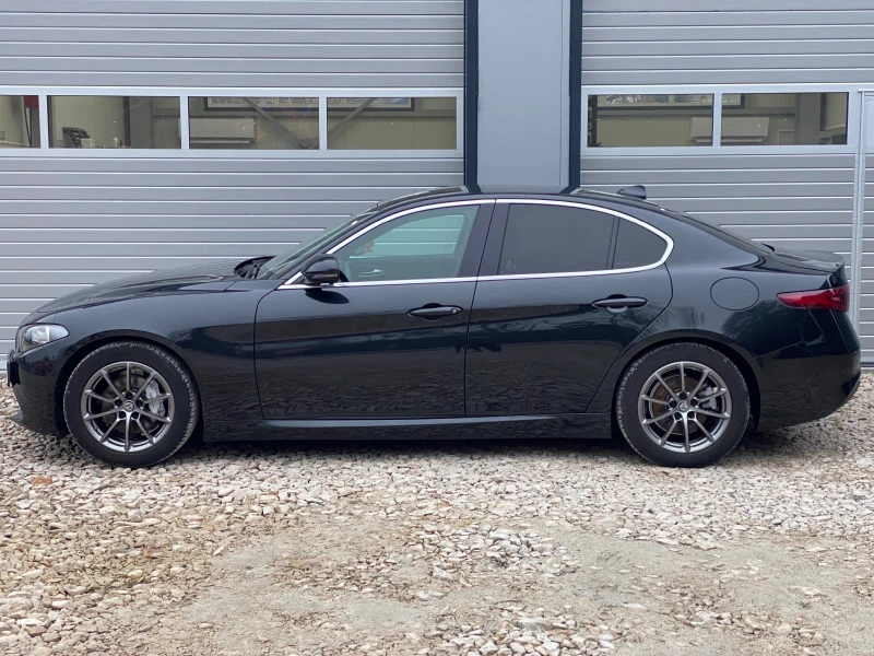 Alfa Romeo Giulia 2.2D 150кс РЪЧНИ СКОРОСТИ СЕРВИЗИ, снимка 5 - Автомобили и джипове - 53300558